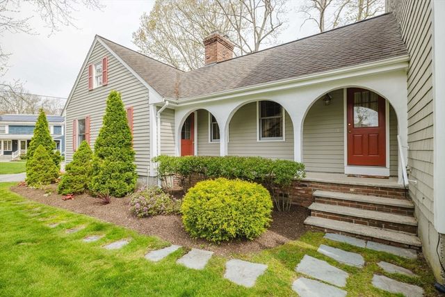 146 Colonial Dr, Somerset, MA 02726