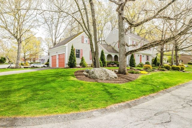146 Colonial Dr, Somerset, MA 02726