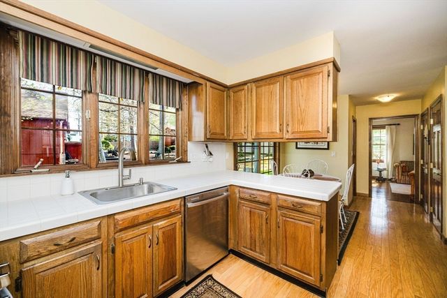 146 Colonial Dr, Somerset, MA 02726