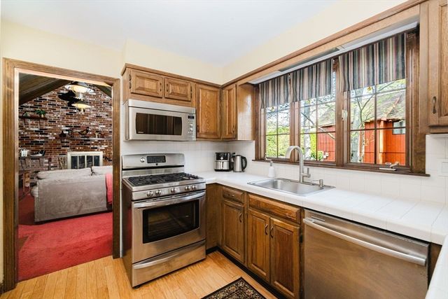 146 Colonial Dr, Somerset, MA 02726