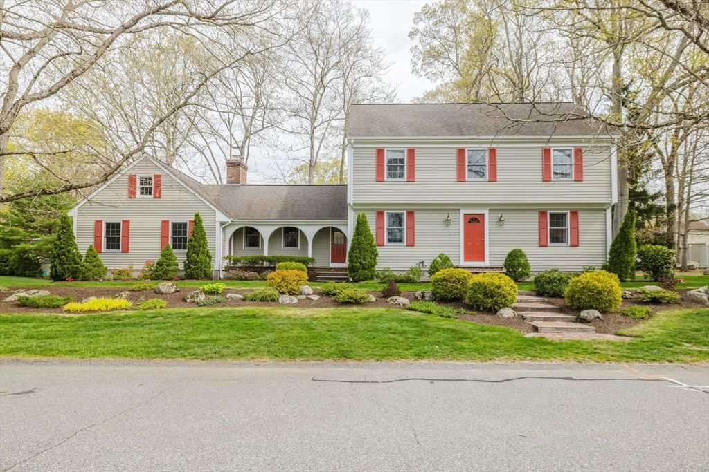146 Colonial Dr, Somerset, MA 02726