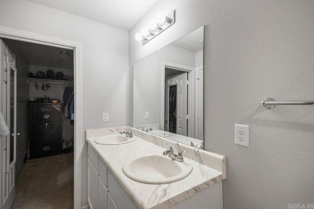 2401 Kenneth Drive, Benton, AR 72019