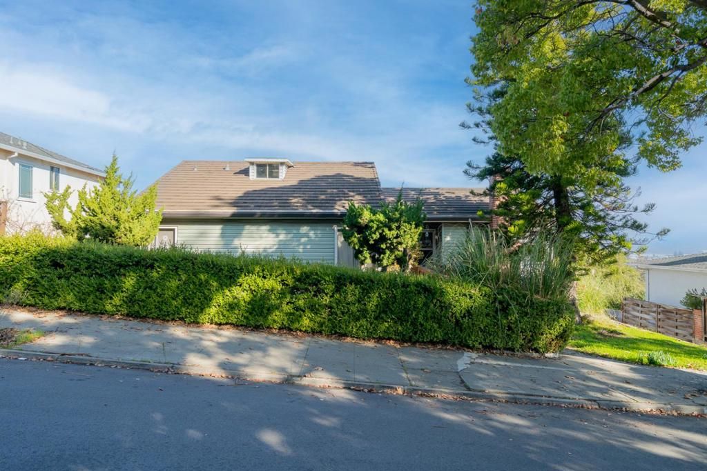 Image 2 of property listing at 265 Chestnut Street, San Carlos, CA 94070