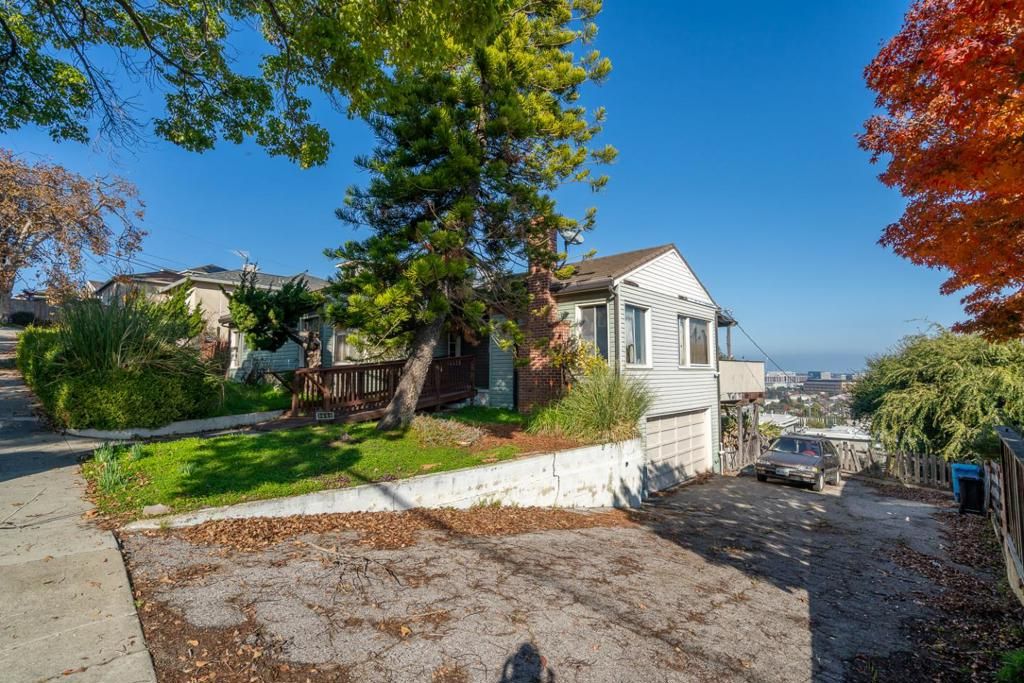 Image 5 of property listing at 265 Chestnut Street, San Carlos, CA 94070