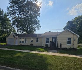 900 Charles Street, Aurora, IL 60506
