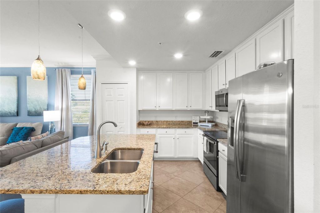 Image 5 of property listing at 17118 VARDON TERRACE 108, Bradenton, FL 34211