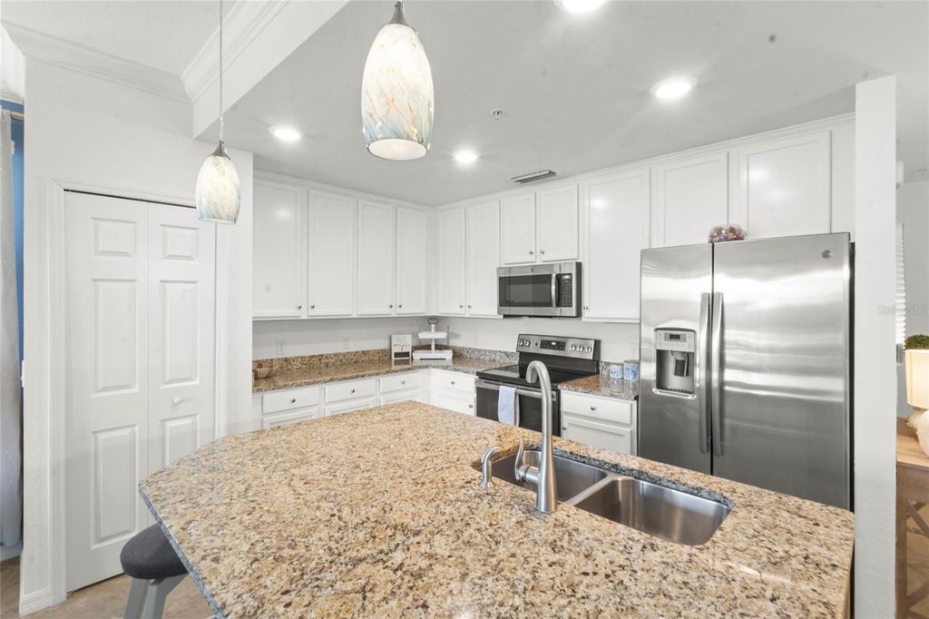 Image 6 of property listing at 17118 VARDON TERRACE 108, Bradenton, FL 34211