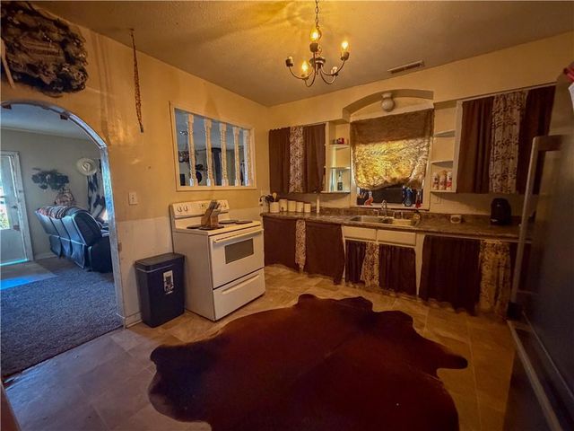 604 E Franklin Street, Clinton, MO 64735