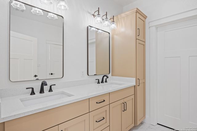 2108 Athens Ave, Kerrville, TX 78028