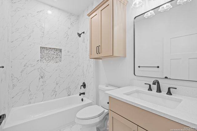 2108 Athens Ave, Kerrville, TX 78028