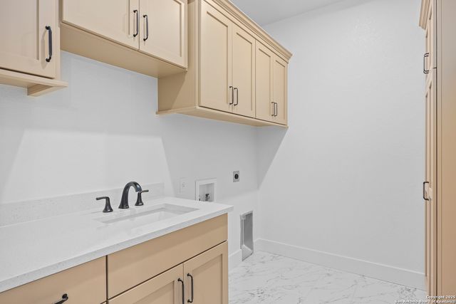 2108 Athens Ave, Kerrville, TX 78028