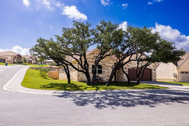 2108 Athens Ave, Kerrville, TX 78028