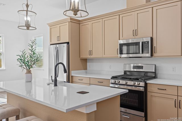 2108 Athens Ave, Kerrville, TX 78028