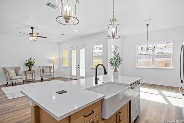 2108 Athens Ave, Kerrville, TX 78028