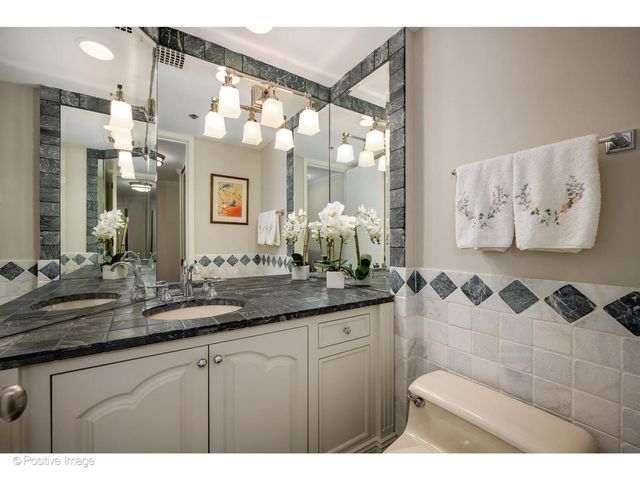 950 N MICHIGAN Avenue 2305, Chicago, IL 60611