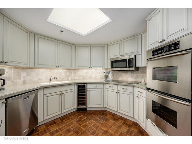 950 N MICHIGAN Avenue 2305, Chicago, IL 60611