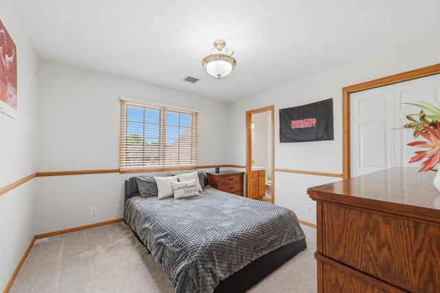 1025 N Woodridge Ct, Wichita, KS 67206