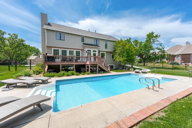 1025 N Woodridge Ct, Wichita, KS 67206