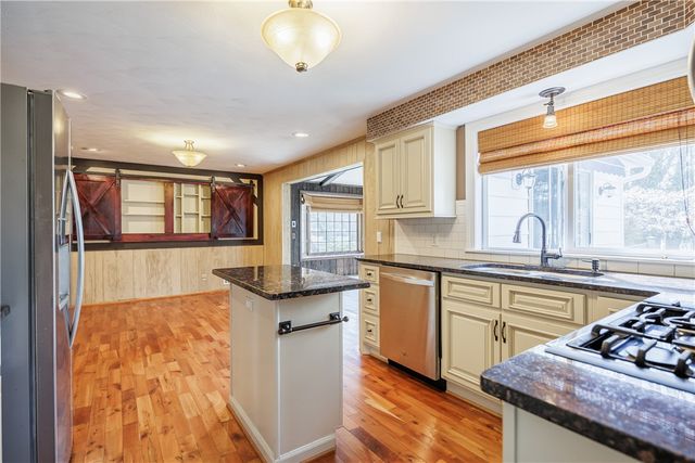 399 Salt Rd, Webster, NY 14580