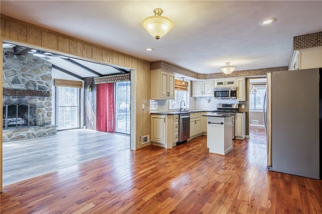 399 Salt Rd, Webster, NY 14580