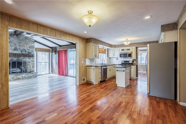 399 Salt Rd, Webster, NY 14580