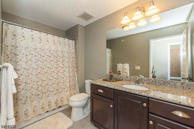 37 Mc Nish Way, West Caldwell Twp., NJ 07006