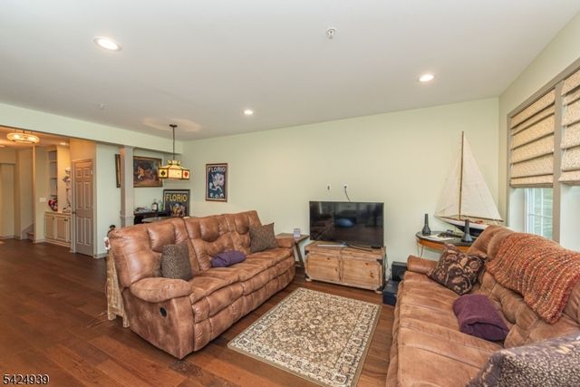 37 Mc Nish Way, West Caldwell Twp., NJ 07006