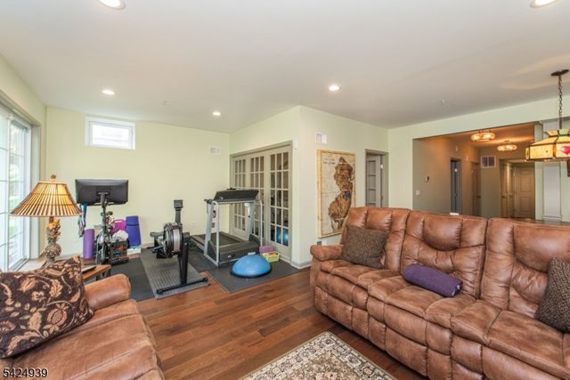 37 Mc Nish Way, West Caldwell Twp., NJ 07006