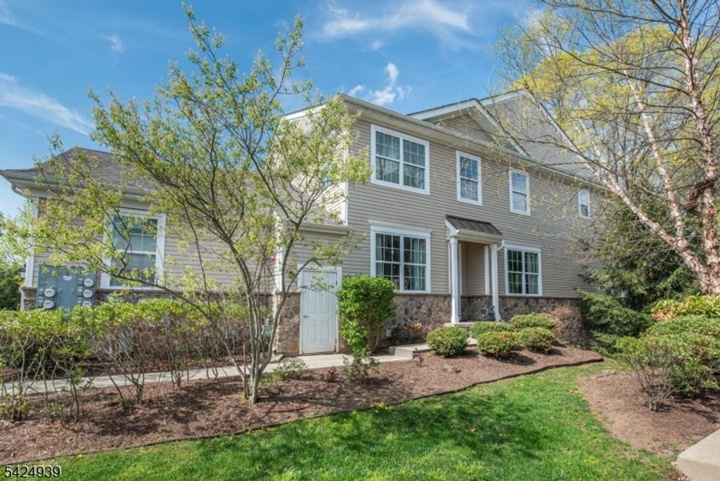 37 Mc Nish Way, West Caldwell Twp., NJ 07006