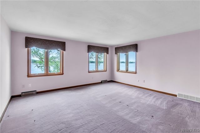5133 East River Road, Grand Island, NY 14072