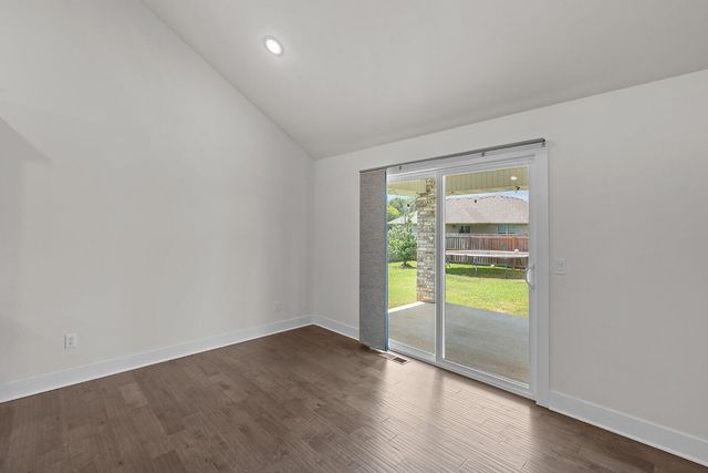 1363 S Strasbourg Avenue, Springfield, MO 65802
