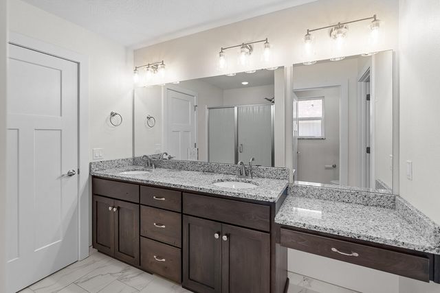 1363 S Strasbourg Avenue, Springfield, MO 65802