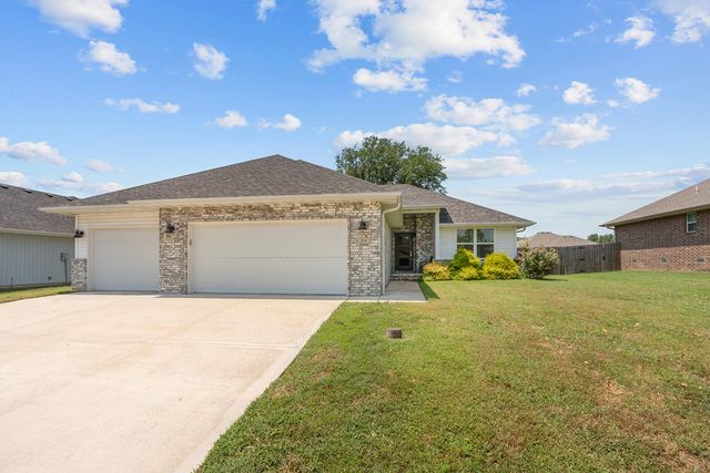 1363 S Strasbourg Avenue, Springfield, MO 65802