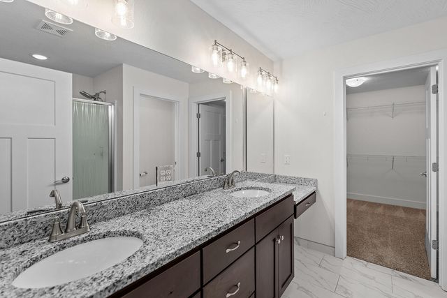 1363 S Strasbourg Avenue, Springfield, MO 65802