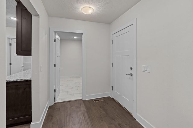 1363 S Strasbourg Avenue, Springfield, MO 65802