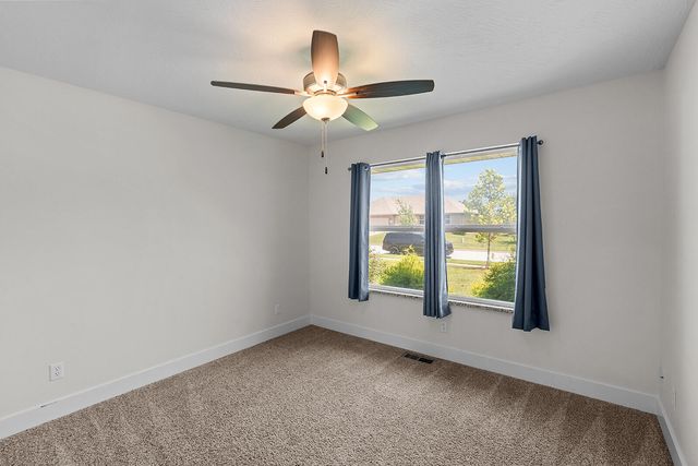 1363 S Strasbourg Avenue, Springfield, MO 65802