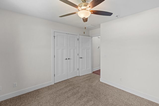 1363 S Strasbourg Avenue, Springfield, MO 65802
