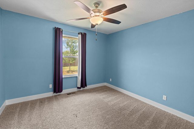 1363 S Strasbourg Avenue, Springfield, MO 65802