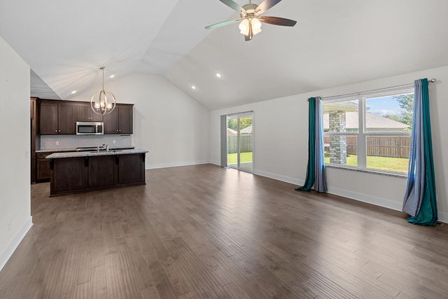 1363 S Strasbourg Avenue, Springfield, MO 65802