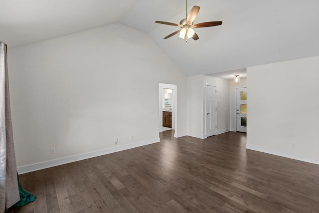 1363 S Strasbourg Avenue, Springfield, MO 65802