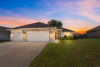 1363 S Strasbourg Avenue, Springfield, MO 65802