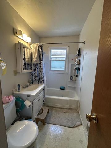 3021 Wanda AVENUE, Milwaukee, WI 53221
