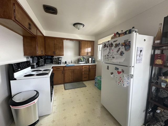 3021 Wanda AVENUE, Milwaukee, WI 53221