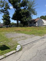 130 Woodward Road Road, Providence, RI 02904