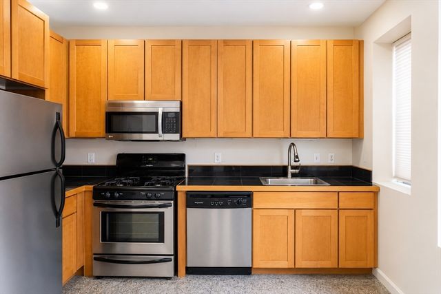 330 Summit Ave 103, Boston, MA 02135