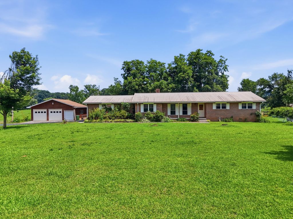 2879 E Broomtown Road, Lafayette, GA 30728