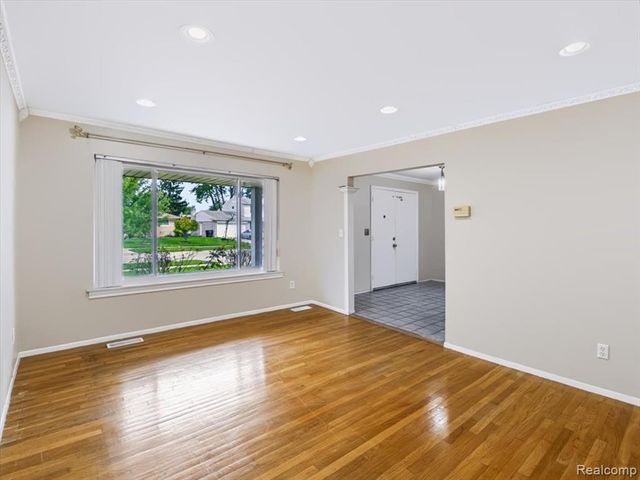 4146 Augustine Drive, Sterling Heights, MI 48310