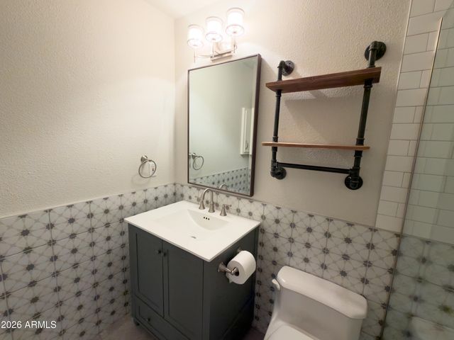 8449 E MONTEBELLO Avenue, Scottsdale, AZ 85250