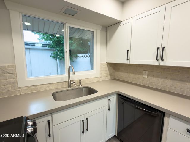 8449 E MONTEBELLO Avenue, Scottsdale, AZ 85250