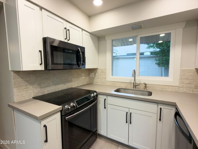 8449 E MONTEBELLO Avenue, Scottsdale, AZ 85250